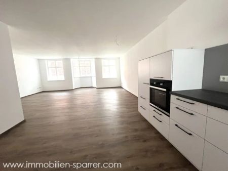 TOP SANIERTE 2-ZIMMER-WOHNUNG MIT BALKON AM UNTEREN MARKT IN WEIDEN - Foto 4