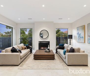 EXCEPTIONAL FAMILY RESIDENCE IN A BRILLIANT LOCATION - Photo 6