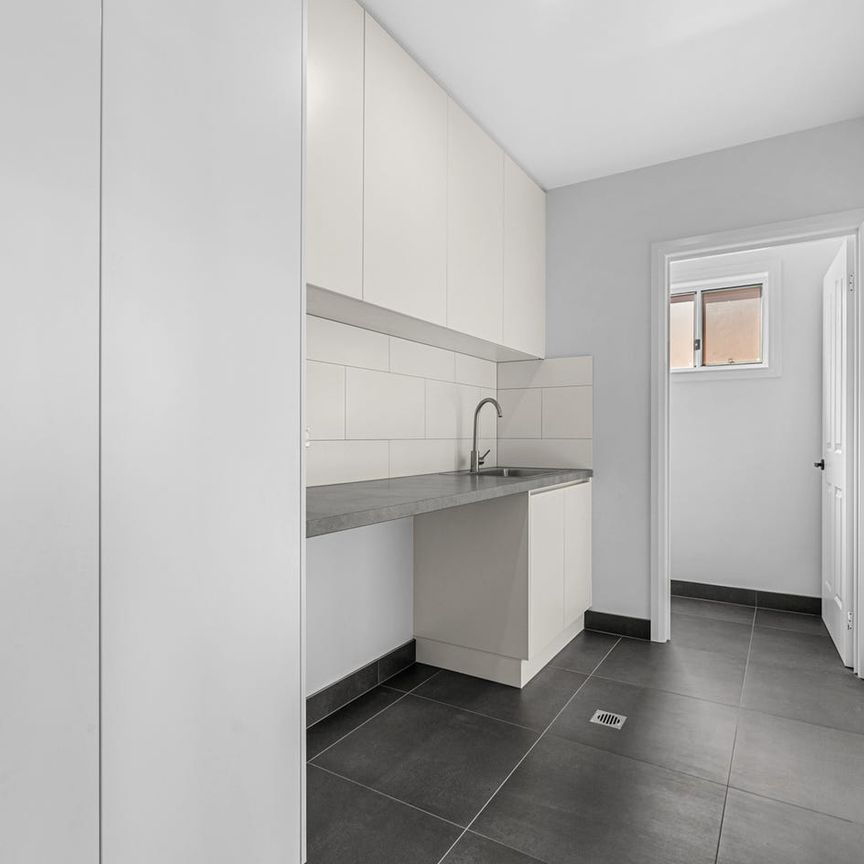 Beautiful Renovated Cottage - Photo 1