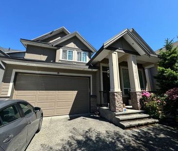 🌟 Rental Opportunity in Sullivan, Surrey! 🌟 2 bed + 1 bath - Photo 2