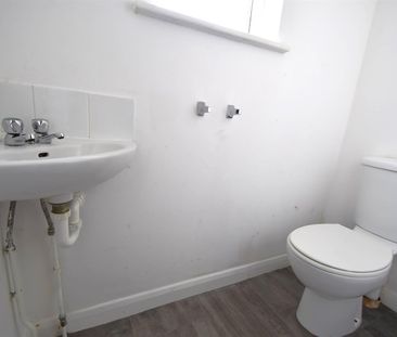 2 Bed Flat - Conversion - Photo 4