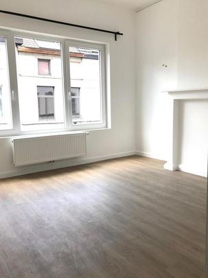 Gerenoveerde woning met 2 slaapkamers in retrotegel - Photo 1