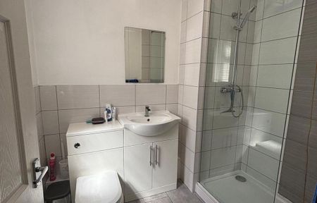 4 bedroom house of multiple occupation to rent - Photo 4