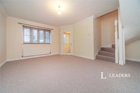 3 bedroom semi-detached house to rent - Photo 2