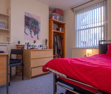 Homely 3 bed on Rhymney Street - Photo 4