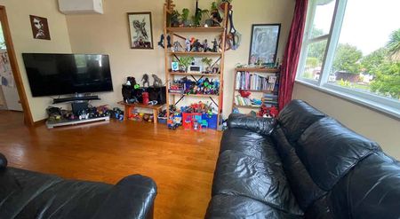 3 Bedroom 1 Bathroom House - Photo 3