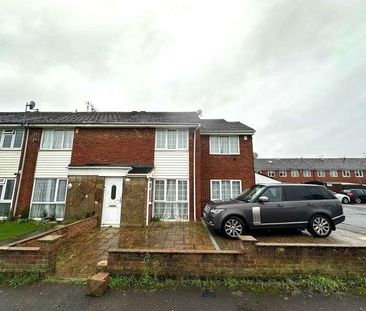 Slough, Berkshire, SL3 - Photo 2