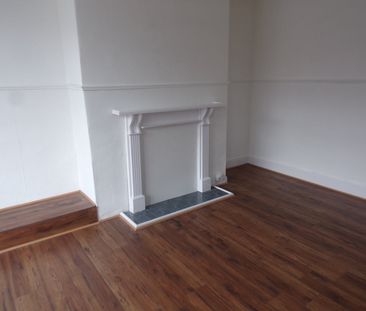 2 Bed Terraced House, Woodview Road, LS11 - Photo 2