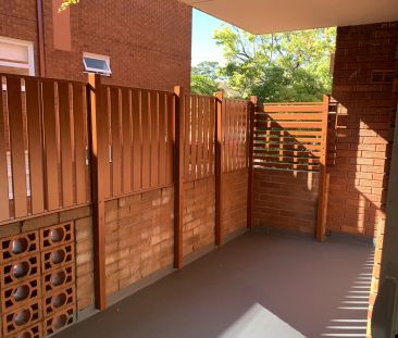 Peaceful parkside retreat with lock up garage & sunny aspect - Photo 1