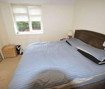 Bedroom Terraced House In Godalming, GU7 - Photo 3