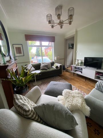 2 Bed Semi-Detached House, Reigate Road, BR1 - Photo 3