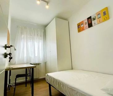 Calle de Mercurio, Madrid, Community of Madrid 28032 - Photo 3