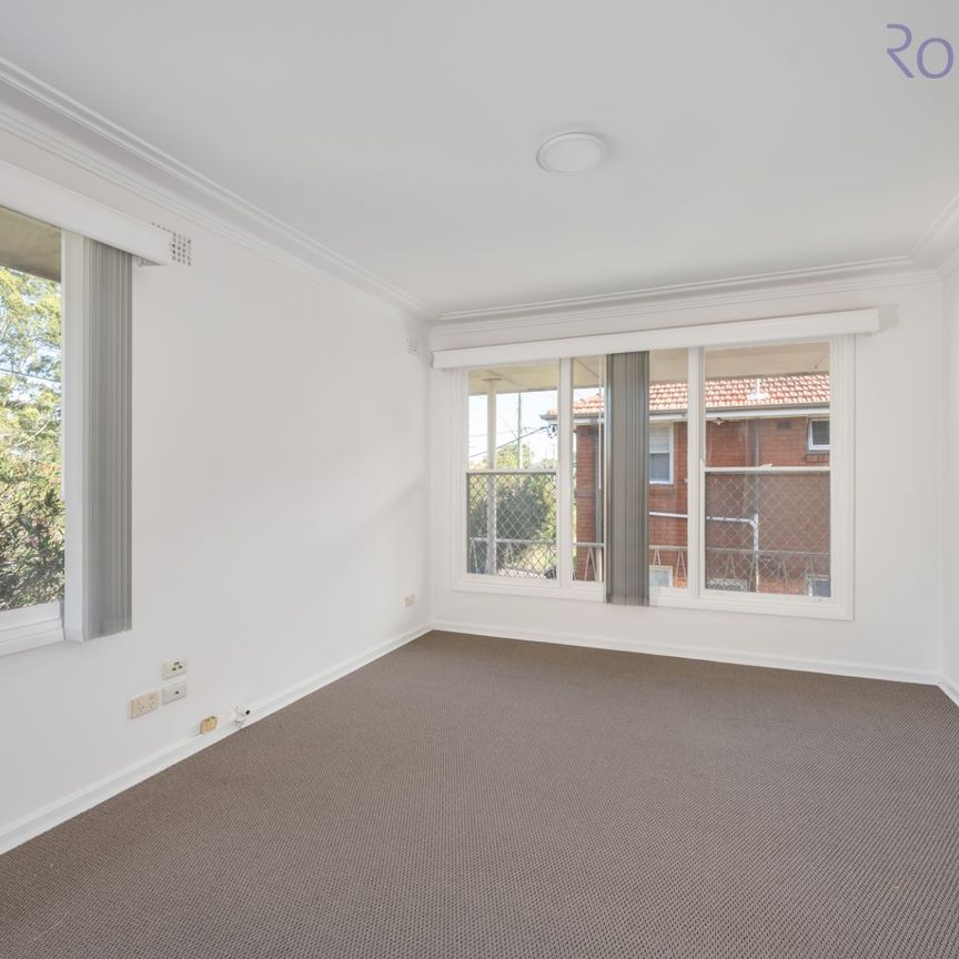 Two bedroom unit with new paint and carpet. - Photo 1