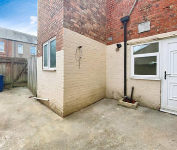 2 bedroom ground floor flat to rent - Photo 3