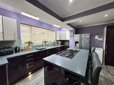 1, Green Avenue, Kippax, Leeds, West Yorkshire, LS25 7DP - Photo 3