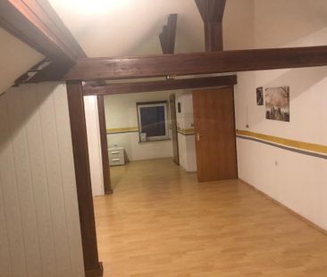 Geräumige DG Wohnung - Photo 1