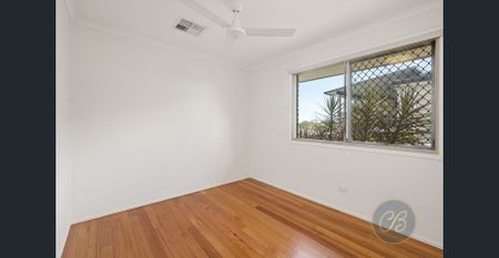 Spacious Family Retreat In The Heart Of Albany Creek - Photo 2