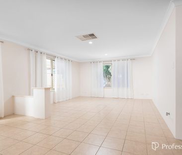 Spacious Home - Photo 4