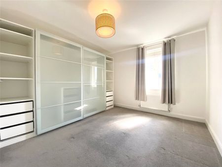 2 bedroom Flat in William Heelas Way, Berkshire - Photo 3