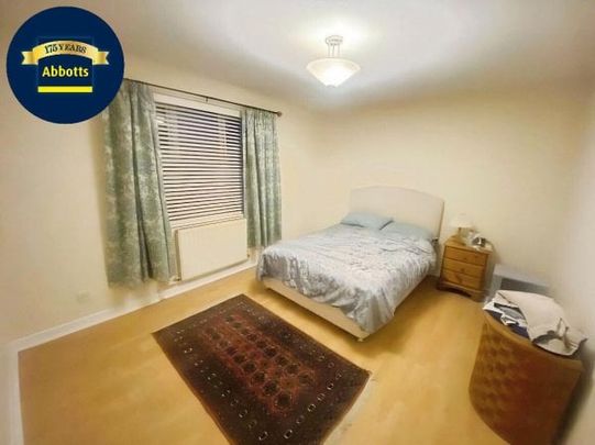 S O U T H W O O D H A M F E R R E... - Photo 1