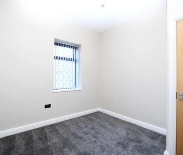 South Parade, Cleckheaton, BD19 - Photo 2