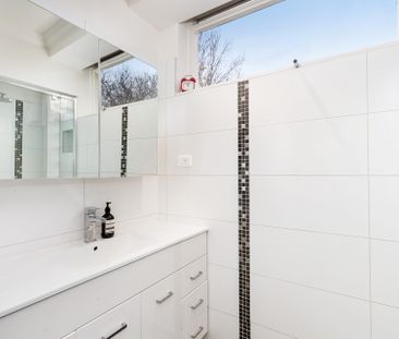 Exclusive Ground Floor Apartment With Entertaining Deck... - Photo 6