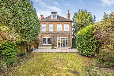 A handsome five bedroom detached family home in a desirable residential street in West Putney benefiting from off-street parking and a private garden. - Photo 3