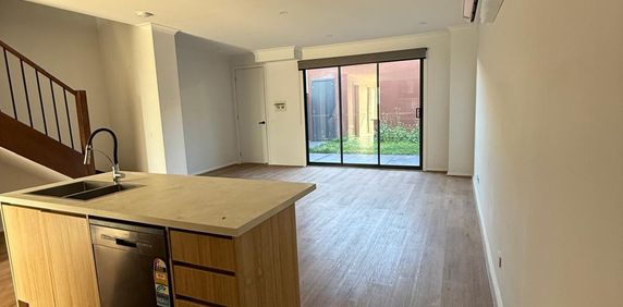 Beautiful Double Storey Townhome For Lease in Truganina - Photo 2