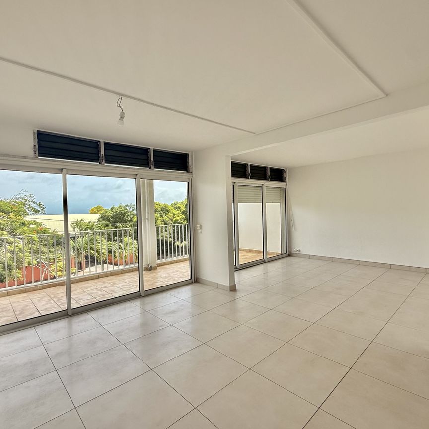 Location Appartement 3 pièces 96m² LE GOSIER 97190 - Photo 1