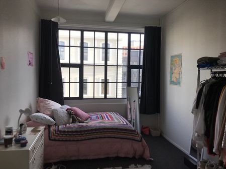 Awesome 6 Bedroom Central City Crash Pad for 2026 - Photo 4