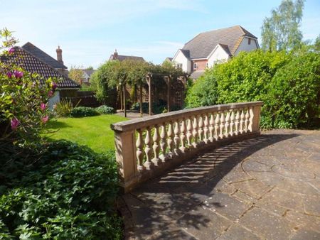 4 bedroom detached house to rent - Photo 3