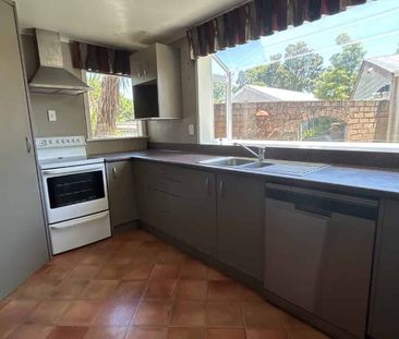 Completely renovated - just move in to enjoy - Photo 2