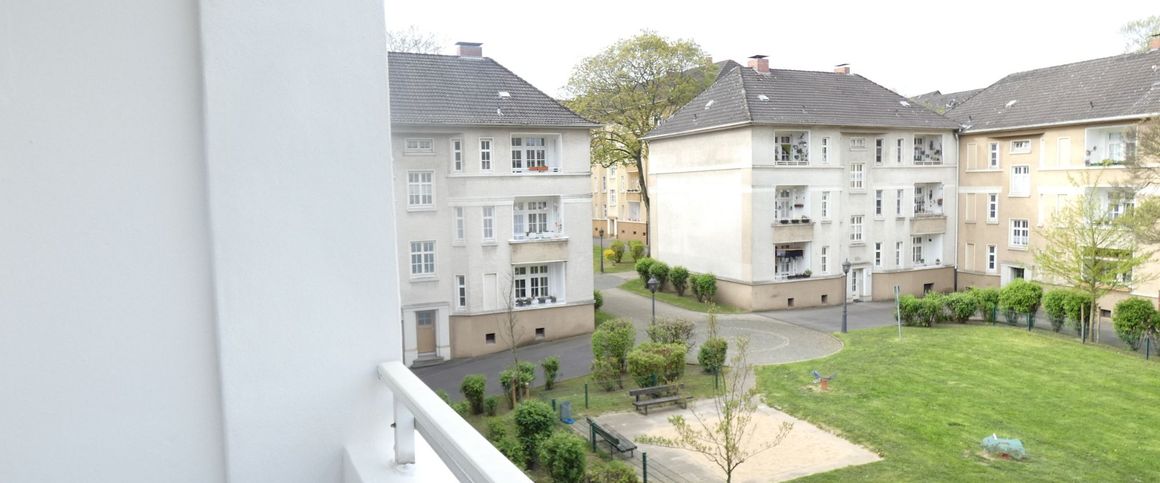 ** Erstbezug nach Sanierung! Stilvolle 2-Zimmer-Altbauwohnung mit Loggia im beliebten Luisenhof ** - Photo 1