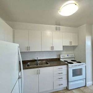 SOUTH EXPOSURE!!! UNIT 2-BEDROOM APARTMENT - Photo 2