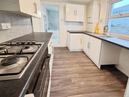 3 bedroom terraced house to rent - Photo 5