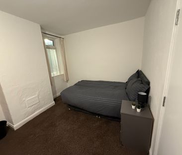 Room in a Shared House, Luxor Avenue, LS8 - Photo 5