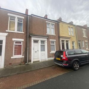 3 bed terraced house to rent in Marshall Wallis Road, South Shields, NE33 - Photo 2