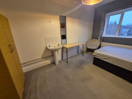 6 Bed Detached House, Hainault Road, E11 - Photo 5