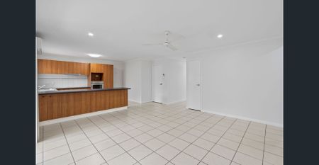 REFRESHED LOW-SET VILLA IN STUNNING MANLY CREST ESTATE - Photo 5