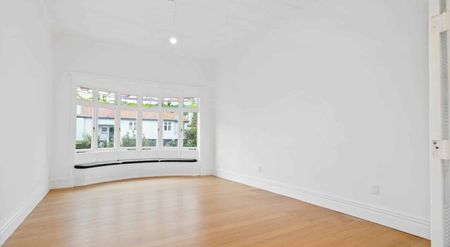 Beautifully Updated Villa in Herne Bay - Photo 2