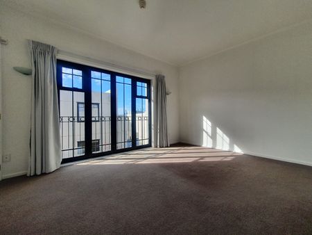 Two Bedroom with Two carparks! - Photo 3