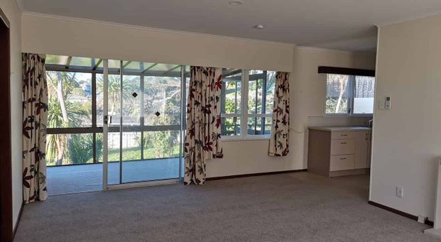 Spacious 2 Bedroom Home with Conservatory – Peacef - Photo 1