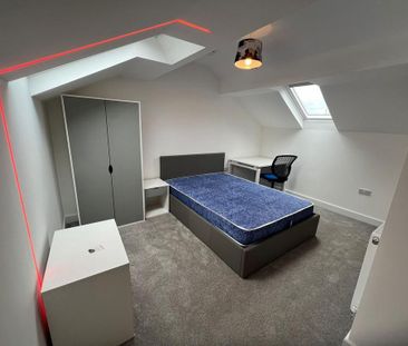 1 bedroom in a flat share to rent - Photo 5