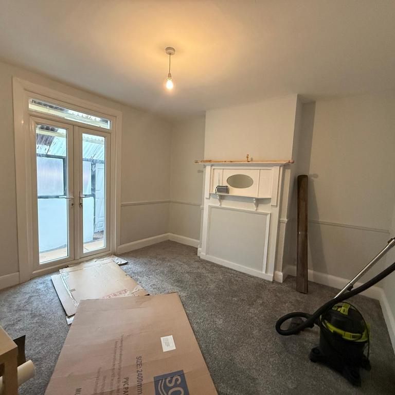 4 bedroom terraced house to rent - Photo 1