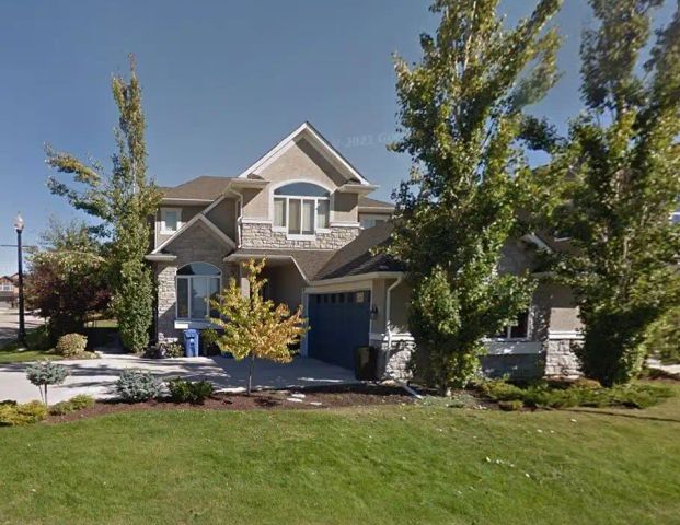 5-Bed + Flex | Oversized Double Garage | Discovery Ridge SW (RP481) — 5 Bedrooms House - Photo 1