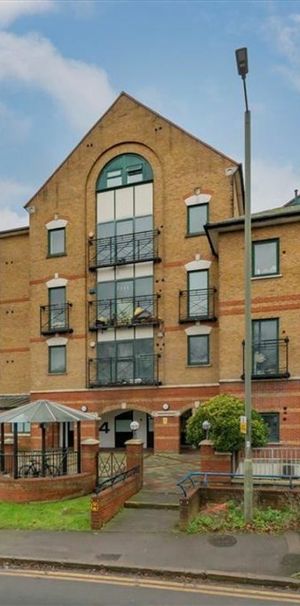 Brent Cross Gardens - Photo 1