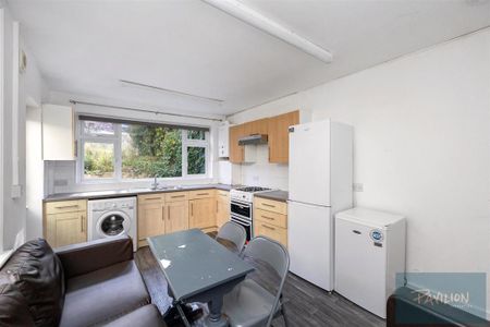 1 bedroom in a house share to rent - Photo 3