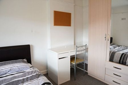 Saracen Way, Penryn, TR10 - Photo 3