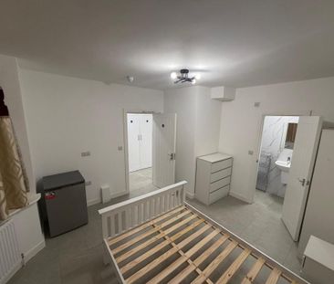 5 bedroom house of multiple occupation to rent - Photo 3