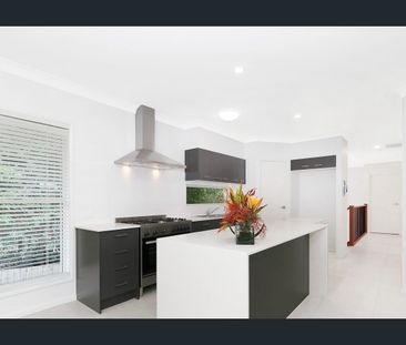 Spacious living in a Prime Bardon Location - Photo 4